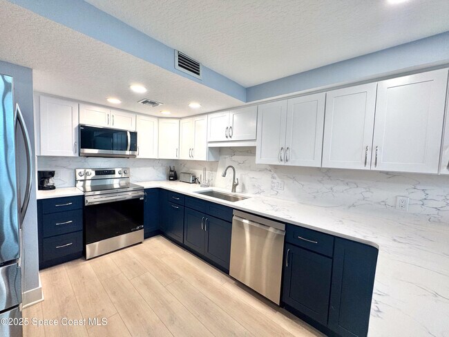 Building Photo - 5050 Ocean Beach Blvd