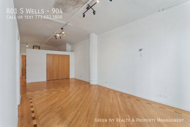 Building Photo - 801 S Wells-904