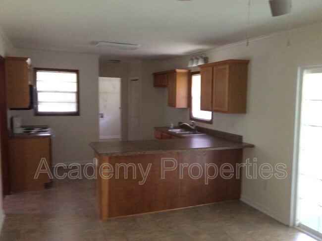 Building Photo - 208 Ball St