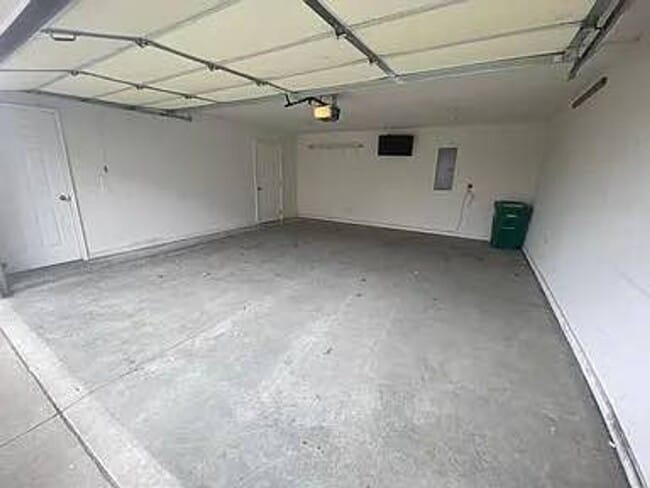 Building Photo - 2-Bedroom Townhouse Available for Rent!