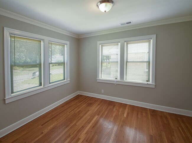 Building Photo - 3 Bed, 2 Bath near UOM