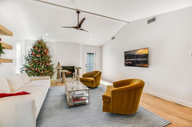 Building Photo - 3705 Alexandria Dr