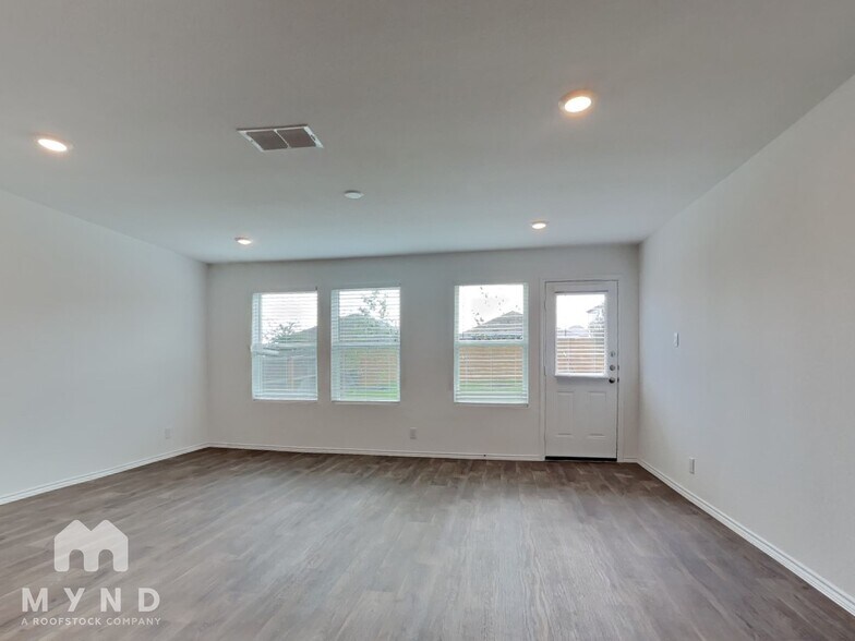 Building Photo - 5714 Agate Cir