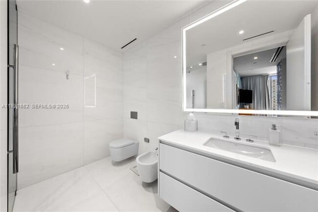 Building Photo - 300 Biscayne Blvd Way