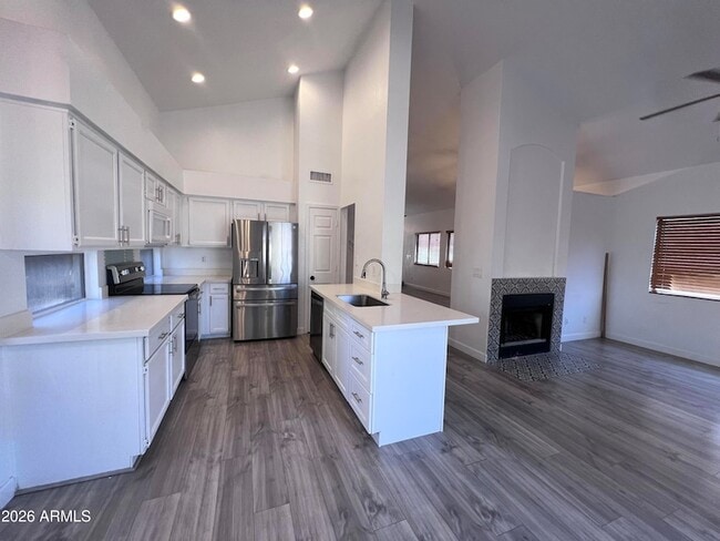 Building Photo - 4568 W Ivanhoe St