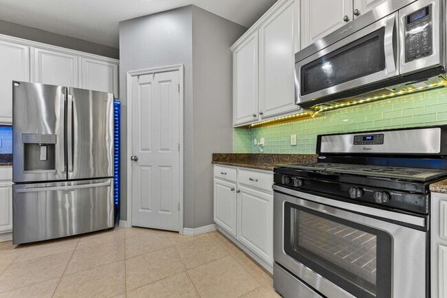 Building Photo - Corner Lot- Close to Disney- Four Bedroom Home for Rent