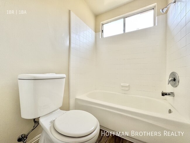 Building Photo - 20334 Saticoy St