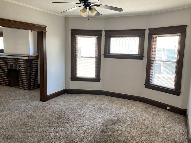 Building Photo - 1285 W 105th St
