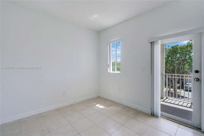 Building Photo - 383 NE 34th Terrace