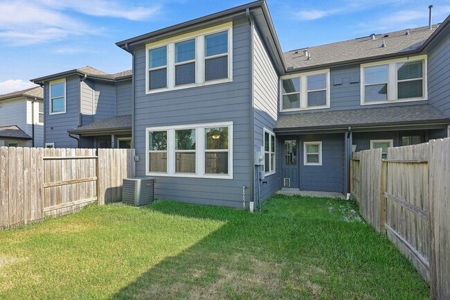 Building Photo - 7333 Hinsdale Dr