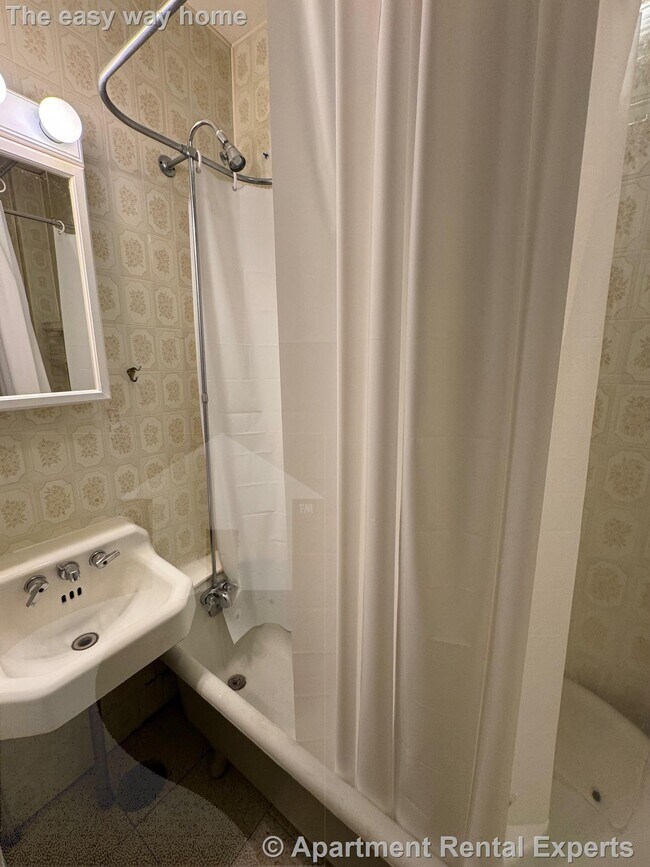 Building Photo - 250 Beacon St