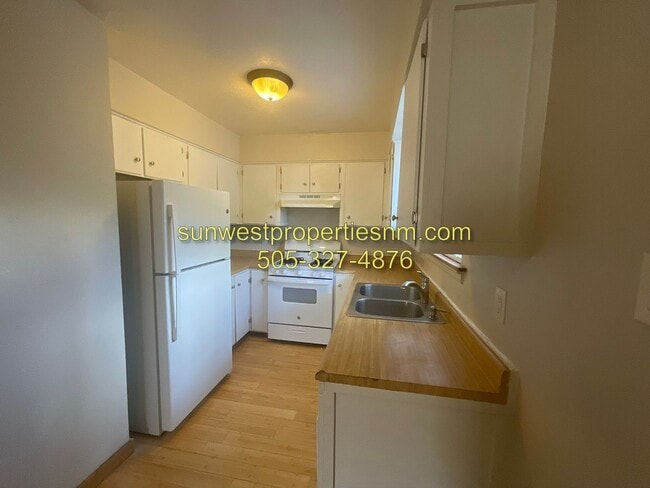 Building Photo - 2 Bedroom, 1 Bath Duplex
