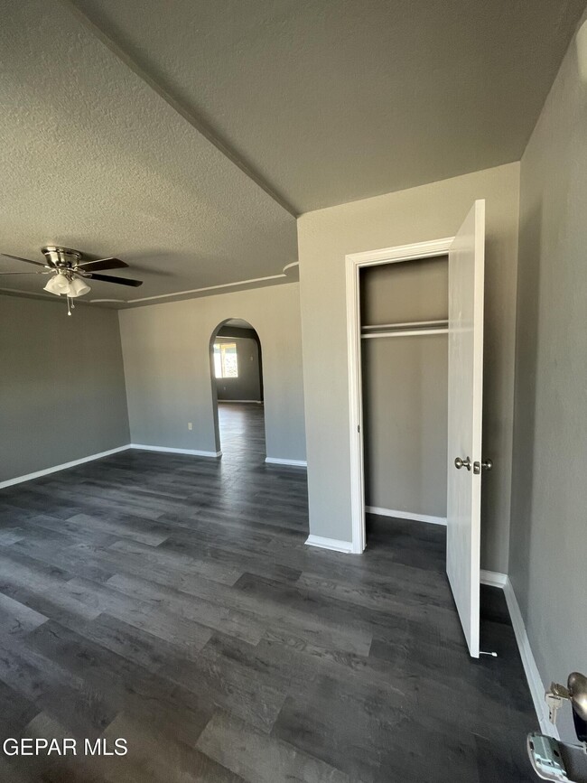 Building Photo - 1716 Dean Martin Dr