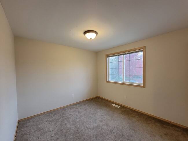 Building Photo - Horn Rapids Home with Bonus Room, Deck, an...