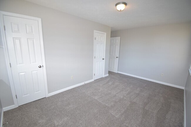 Building Photo - 4 Bedroom Home For Rent Over The River!