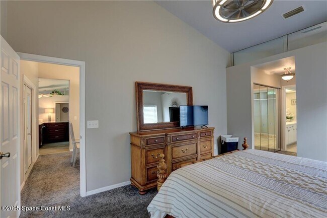 Building Photo - 562 Rolling Hill Dr
