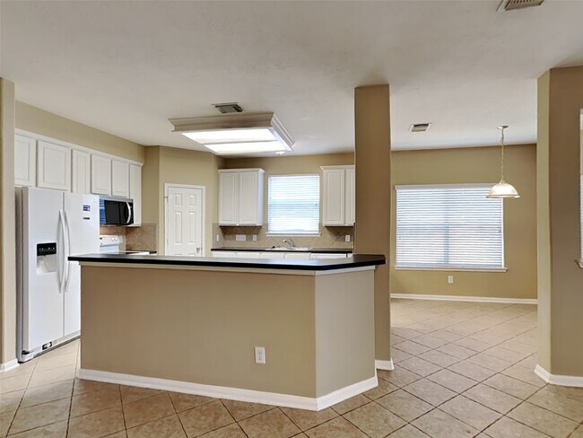 Building Photo - 3523 Pine Valley Dr