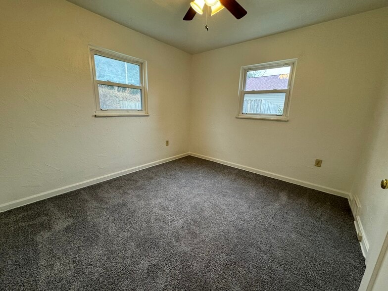 Building Photo - 110 Southvue Ct