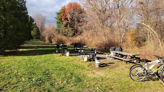 Building Photo - 3 Leonard Rd