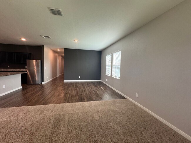 Building Photo - Spacious 4 Bedroom 3 Full Bath home in the...