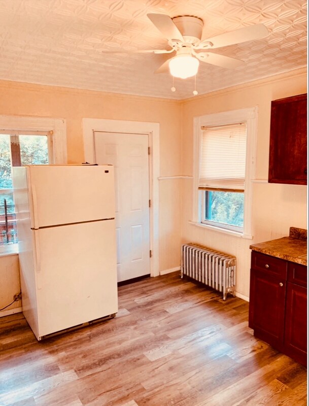 Building Photo - 144 Lawrence St