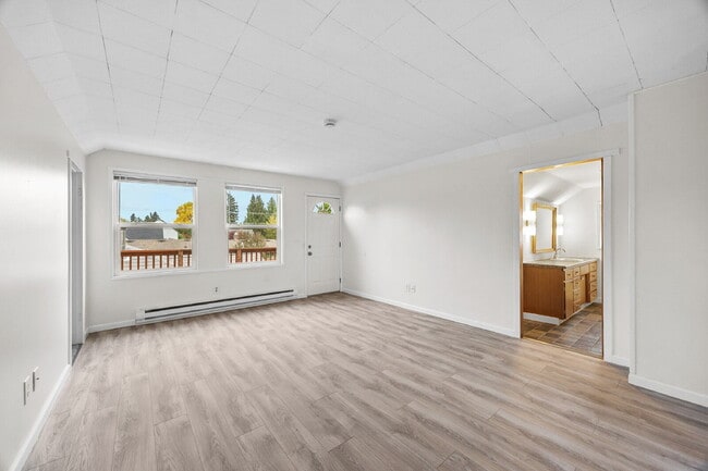 Building Photo - **WE ALREADY HAVE AN APPLICATION. NO SHOWI...