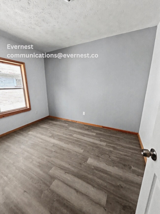 Building Photo - 10110 Parkgate Ave