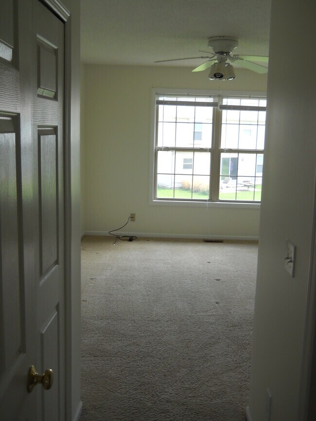 Building Photo - 931 Jasmine Dr