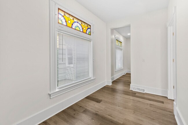Building Photo - 337 Sherman Ave