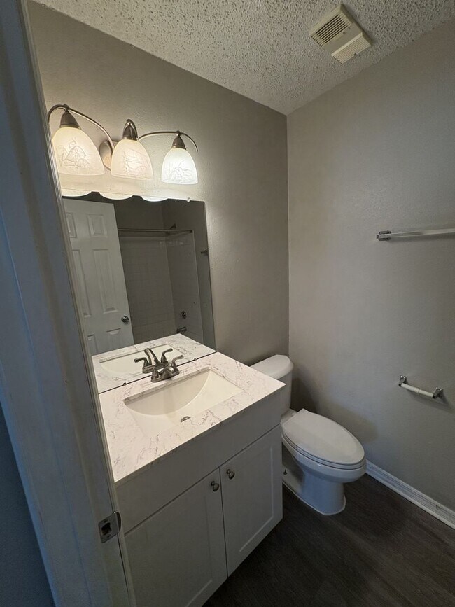 Building Photo - 1st floor unit with fire place and large patio