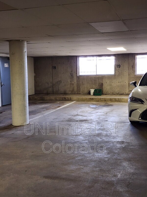 Building Photo - 431 S Kalispell Way