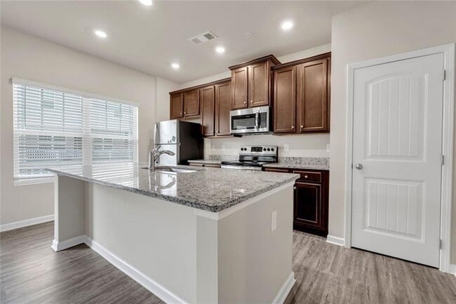 Building Photo - 2106 Irvin Ct