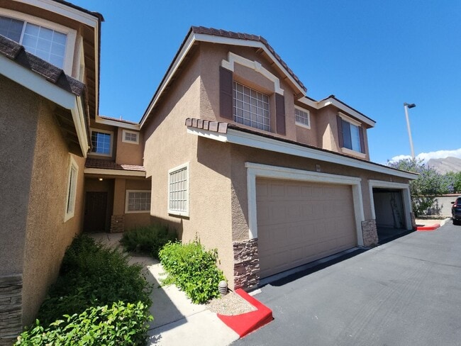 Building Photo - Immaculate Two Story Townhouse style Condo in Summerlin.