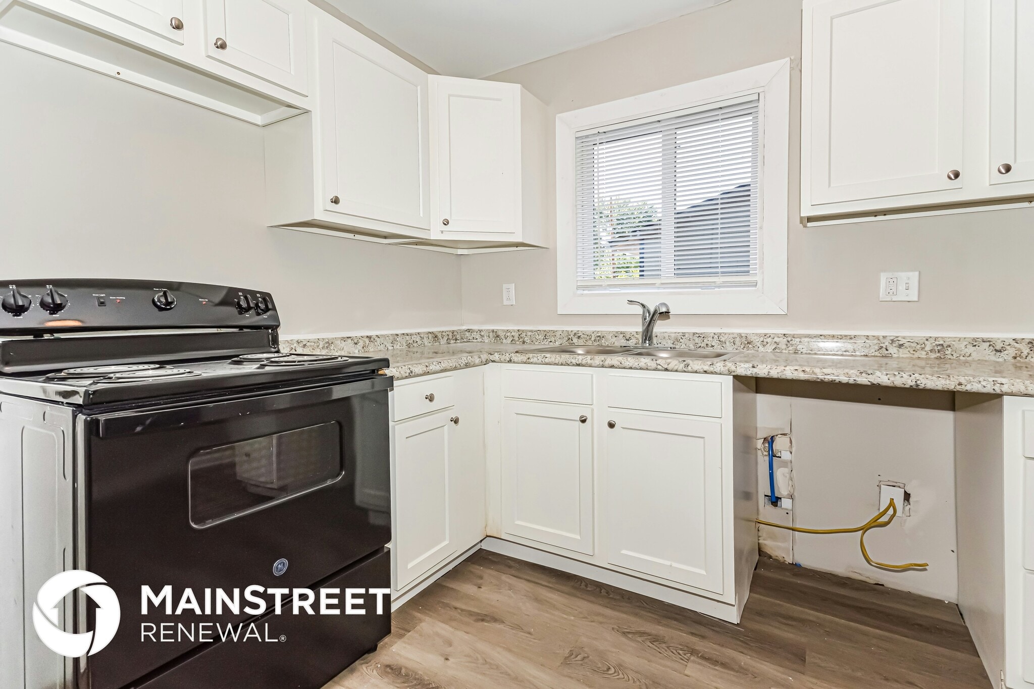 Building Photo - 2813 Falcon Dr