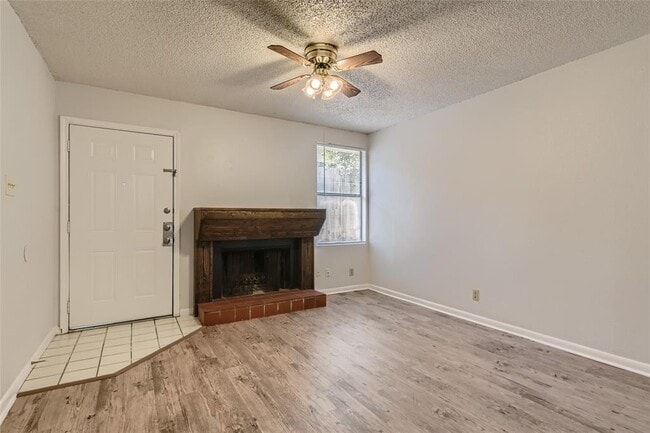 Building Photo - 2712 Parker Ln