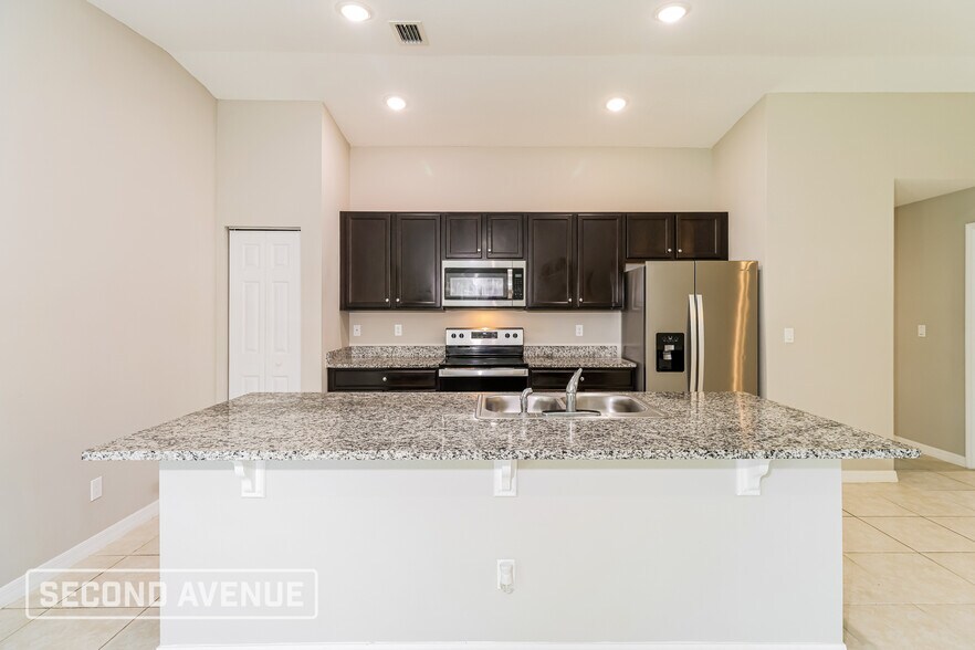 Building Photo - 3230 Bowline Ave