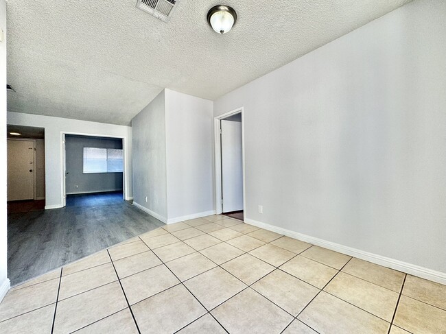 Building Photo - 6151 Meadow Vista Ln