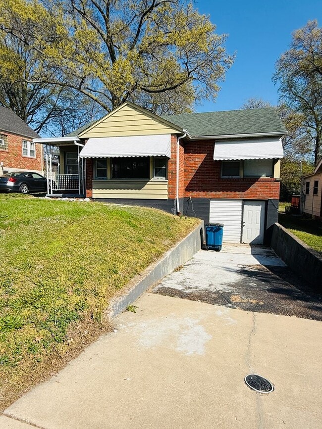 Building Photo - Spacious 3 Bedroom Rental!