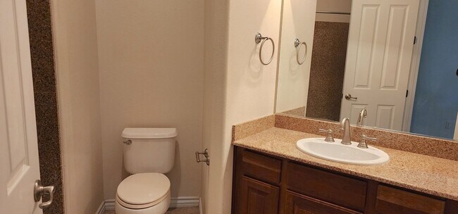 Building Photo - Spacious 5-Bedroom Home in Gated Las Vegas Community