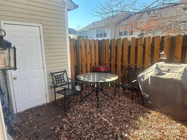 Building Photo - 3213 Mannington Dr