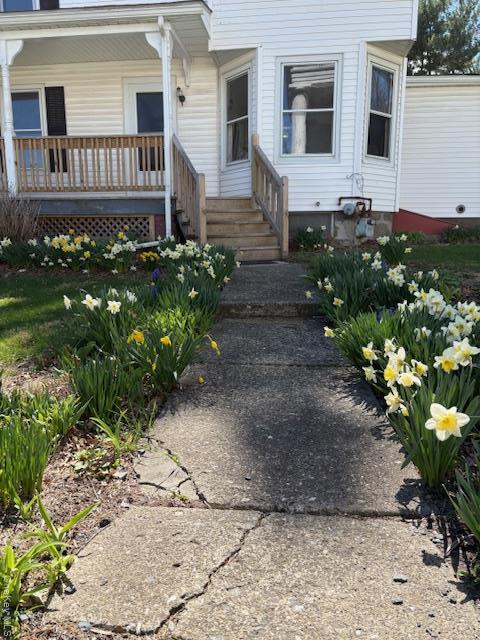 Building Photo - 98 Main St