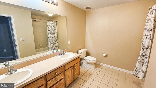 Building Photo - 51 Farrah Dr