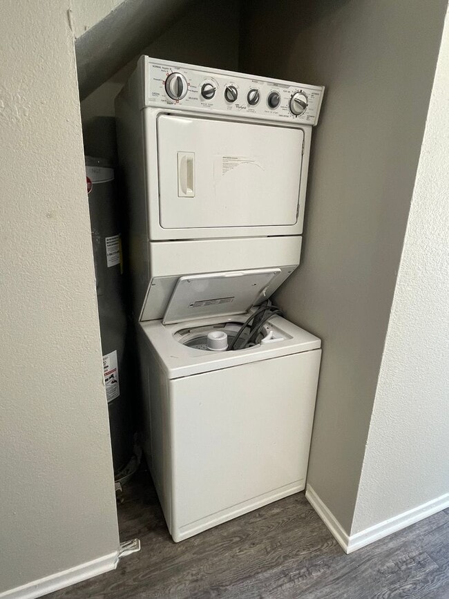 Building Photo - 3 BEDROOM 2 BATH CONDO BY UNT