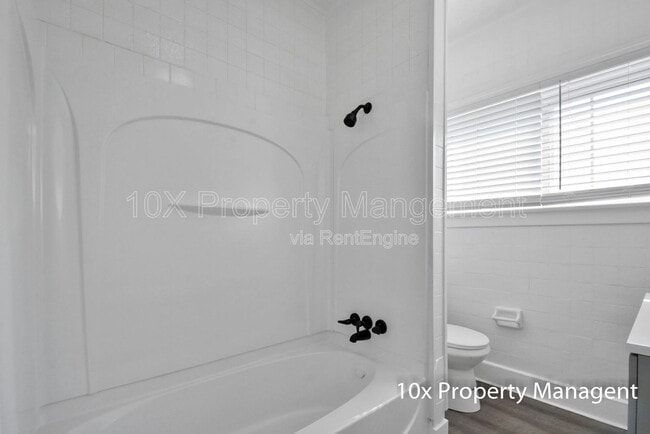 Building Photo - 2316 Ontario St