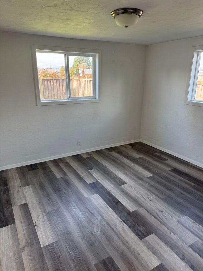 Building Photo - Great single level Home