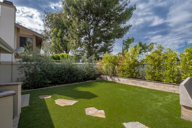 Building Photo - 4971 Hemlock