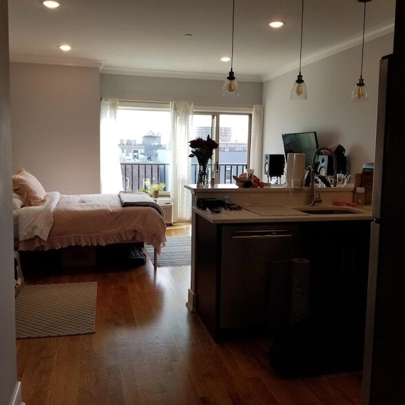 Building Photo - 3 Perrine Ave