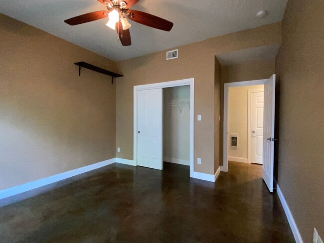Building Photo - 125 Sun Haven Ln