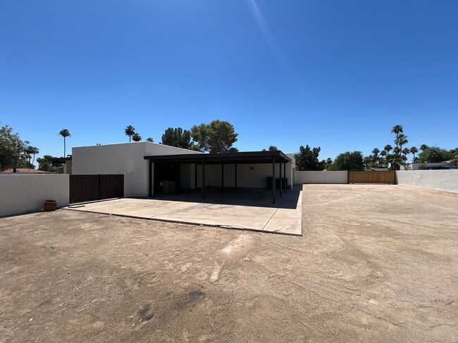 Building Photo - 985 E Campina Ln