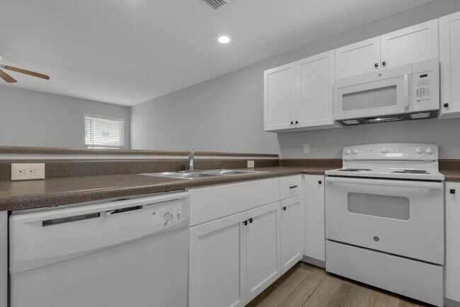 Building Photo - 2255 Whitman Ln